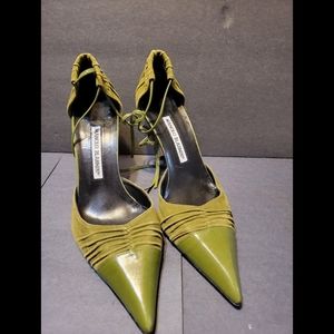 Manolo Blahnik olive green pumps with ankle tie straps size 37 1/2 Brand New